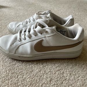 Vintage Nike sneakers